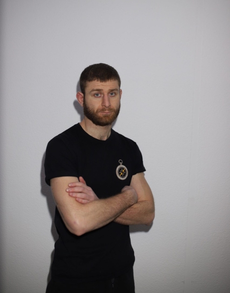 Инструктор тренажёрного зала, инструктор групповых программ (step-аэробика, stretching, pilates) Ваньян Арнольд Николаевич